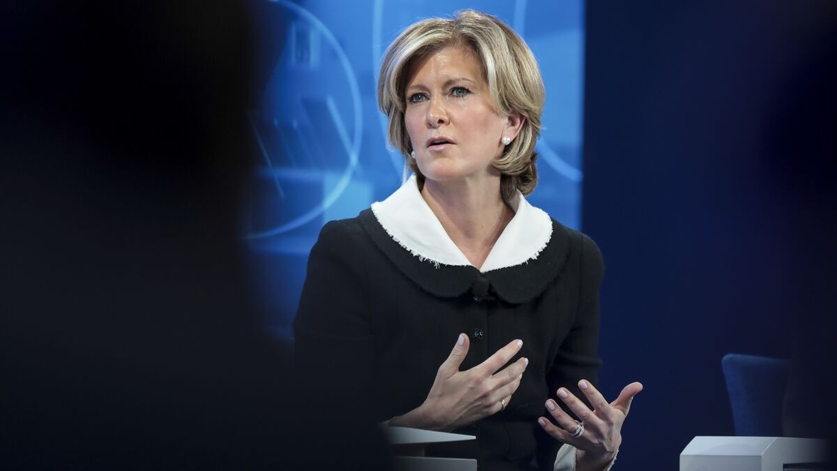 Mary Erdoes underscores JPMorgan's need for a robust workforce, attributing it to the escalating threat of fraudsters becoming “smarter, savvier, quicker, more devious, and more mischievous”.
Image Source: Bloomberg