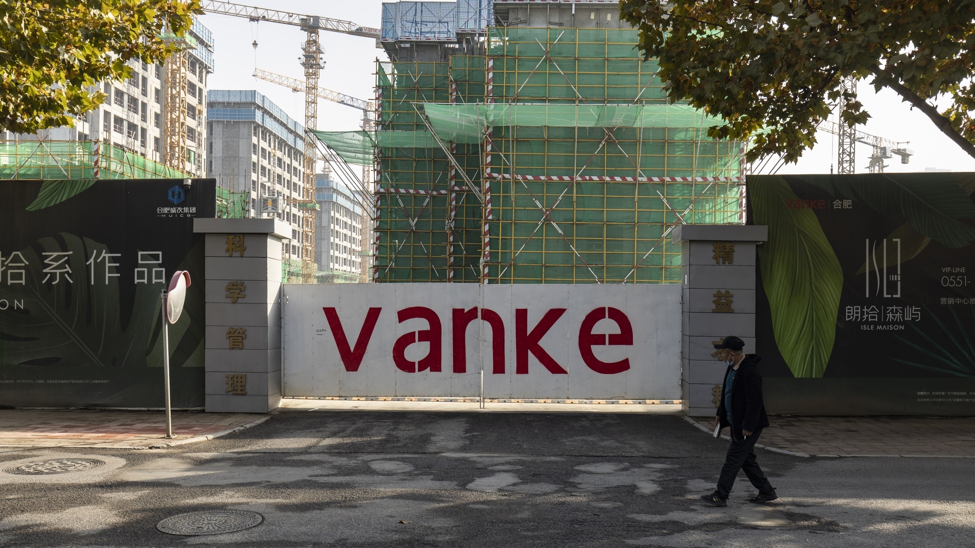 Vanke's stocks and bonds faced notable sell-off pressure last week, triggered by reports of financial strain, prompting requests for debt maturity extensions from investors.
Image Source: Bloomberg