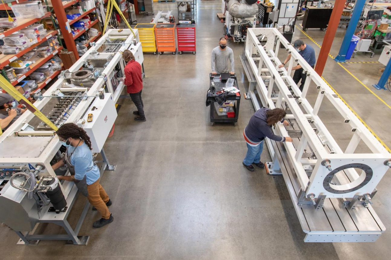 Lineage Logistics' staff is seen operating the 20-foot long generators, built by Mainspring Energy Inc.
Image Source: DC Velocity