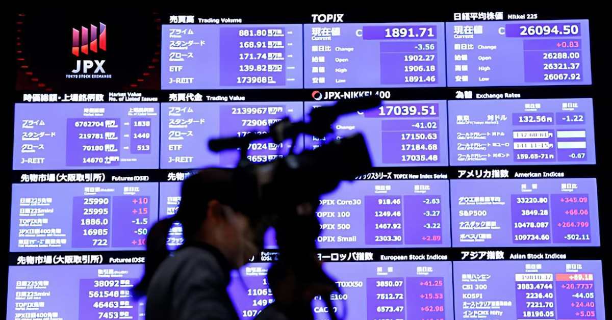 Asian stocks and global futures fell sharply on Wednesday, led by tech losses, as growth worries spurred investor caution.
Image Source: Reuters